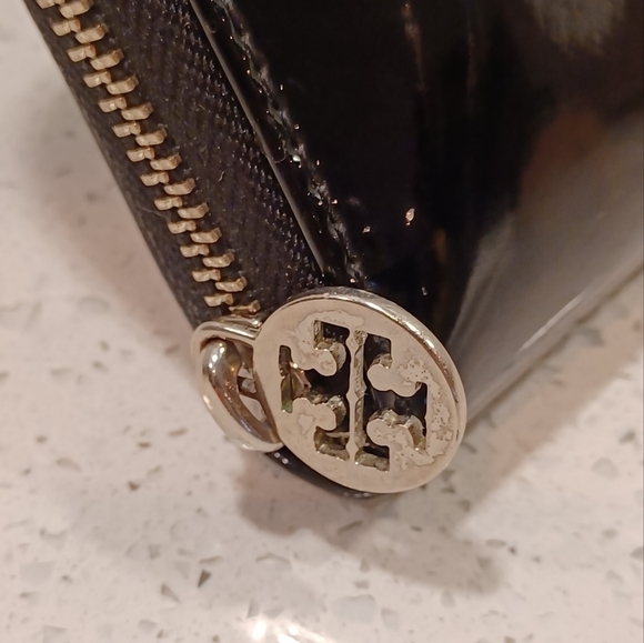 Auth! Tory Burch patent leather wallet - Picture 5 of 8